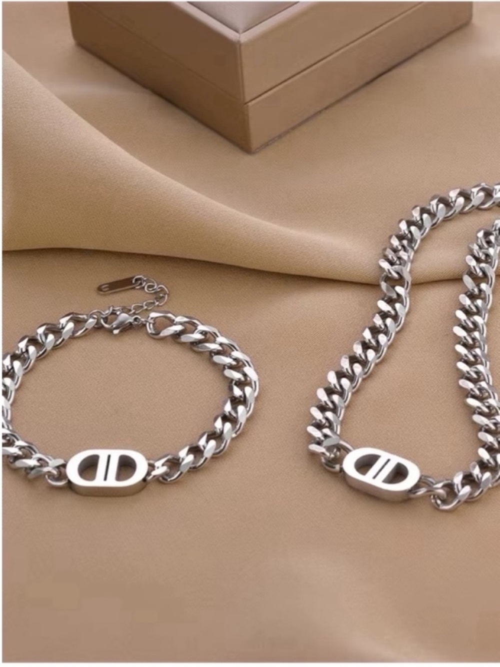 Stainless Steel Silver Designer Luxury Bracelet & Necklace Set - Picture 3 of 14